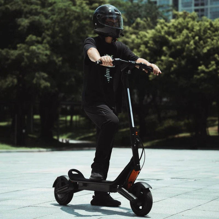 Apollo Explore 2.0 Electric Scooter - Robot Specialist - New Machines