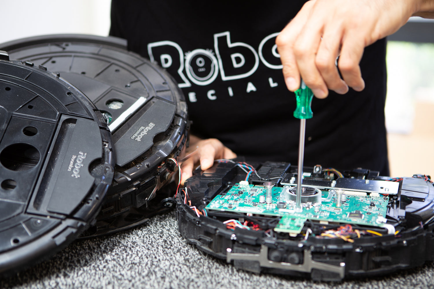 Are you a tech-savvy individual with a passion for robotics and electronics? If so, we have an exciting opportunity for you at Robot Specialist!