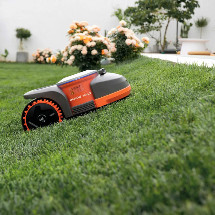 Segway Navimow H800A-VF Robotic Lawnmower - Robot Specialist